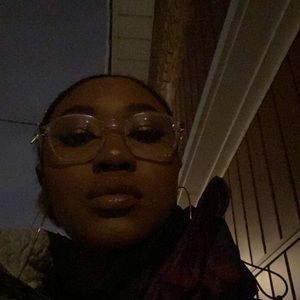 Meet your Posher, Onieka